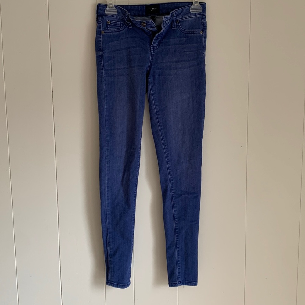 Size 1. Mid rise ankle skinny jeans medium washed out blue color.
